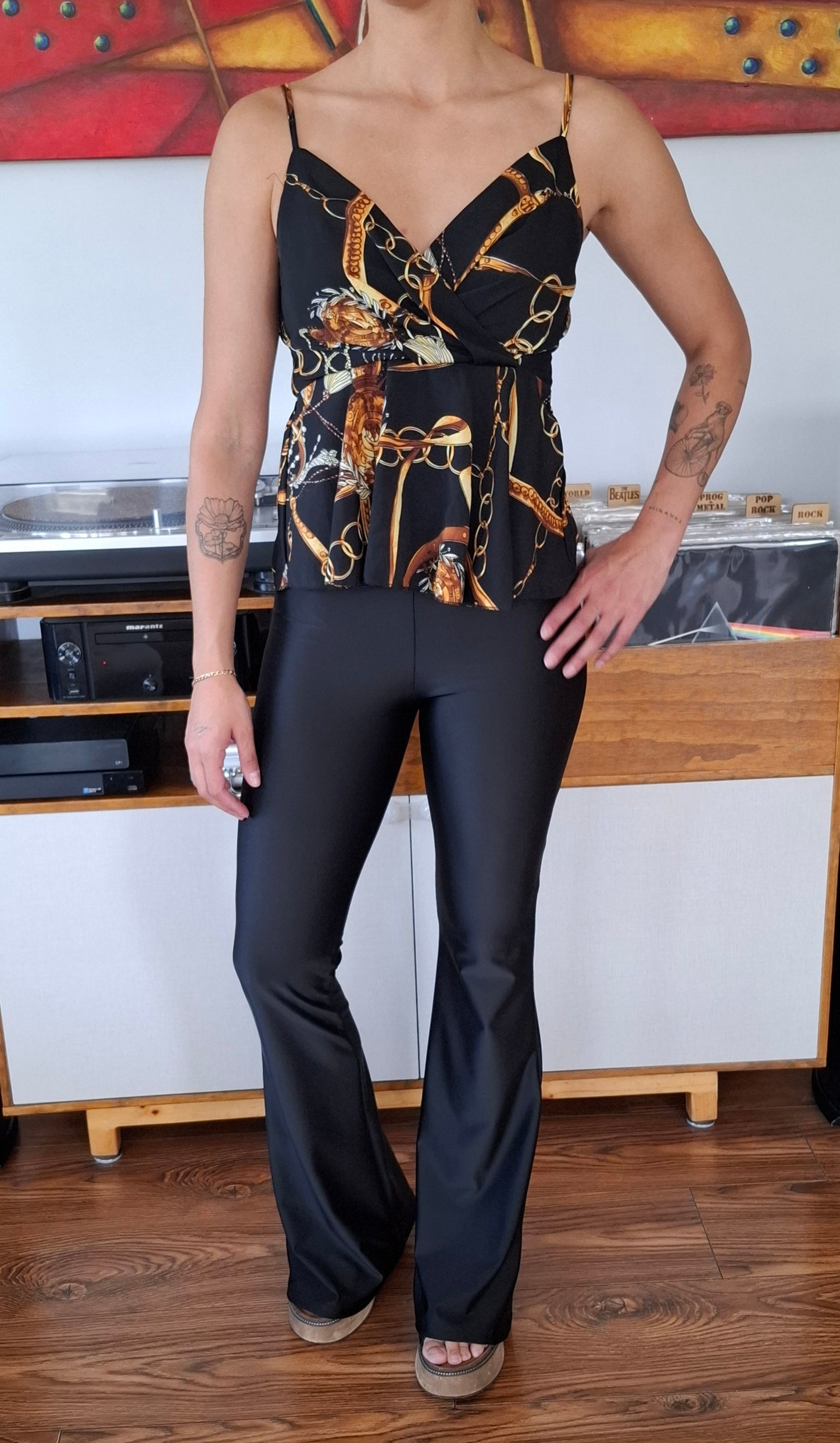 POLERA VUELITOS NEGRA