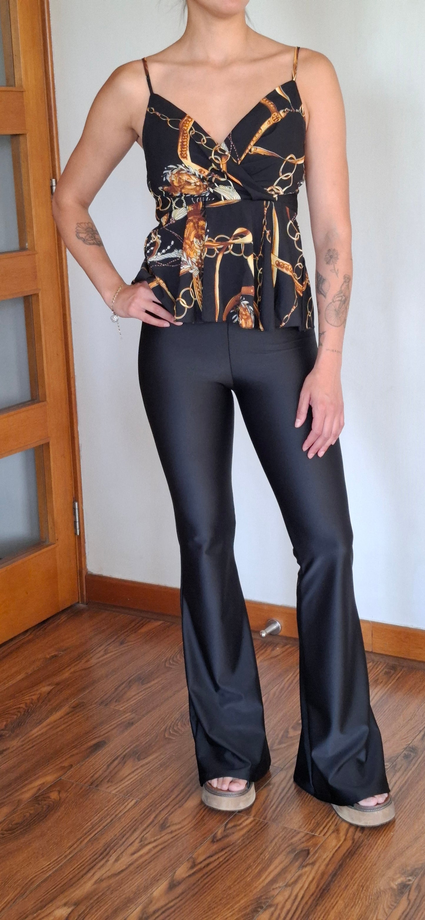 POLERA VUELITOS NEGRA