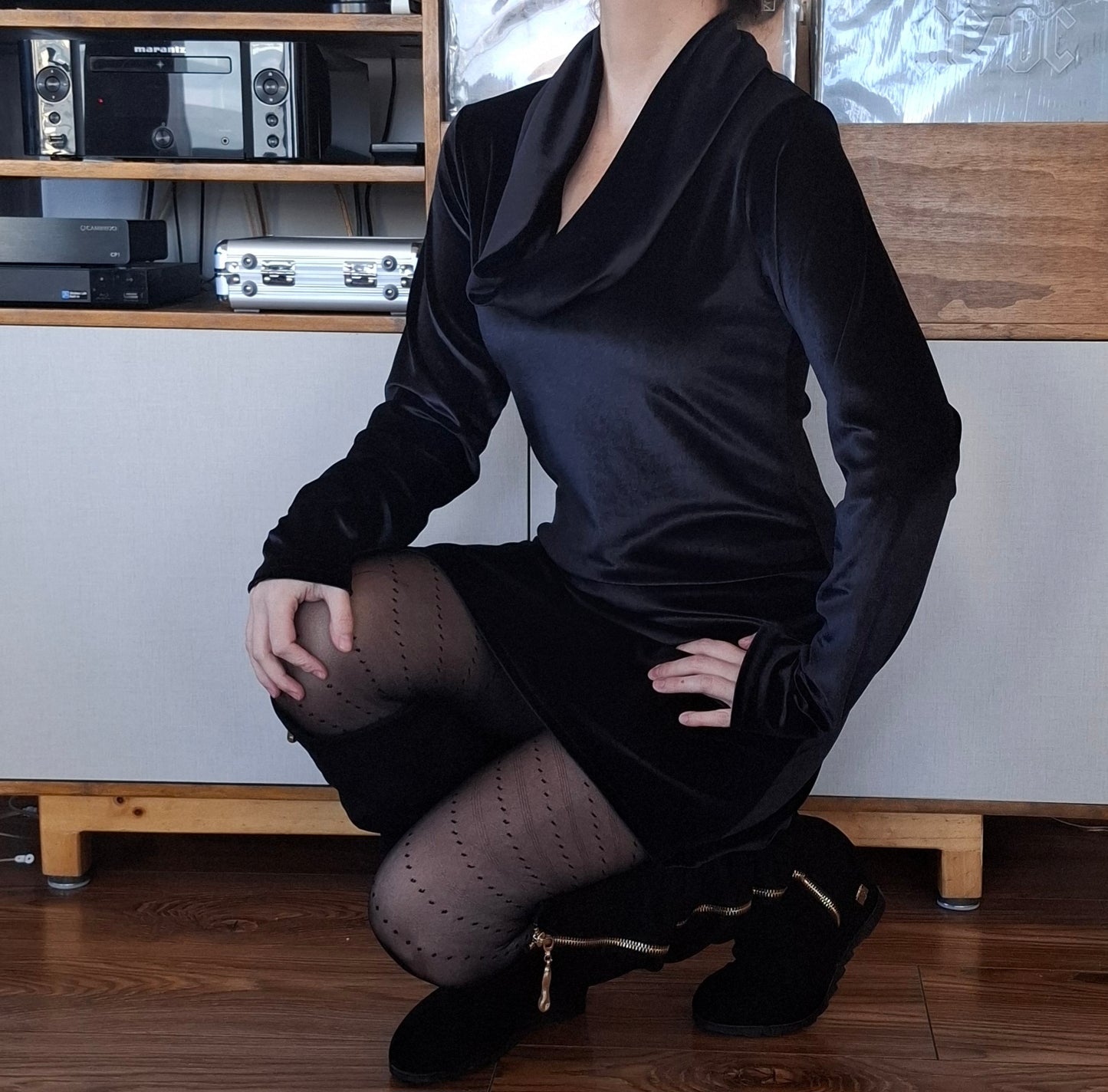 VESTIDO TERCIOPELO NEGRO CUELLO TORTUGA