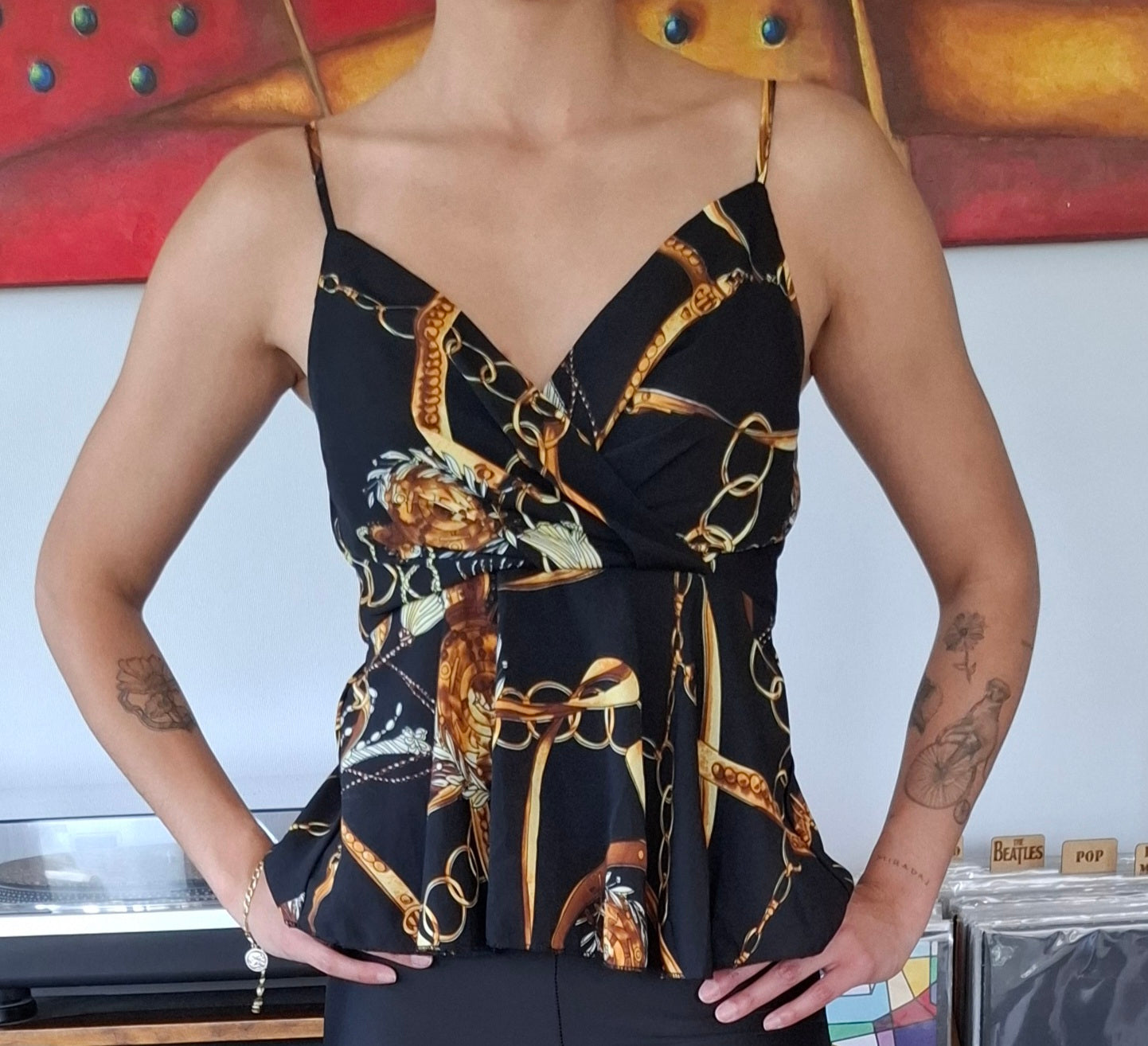 POLERA VUELITOS NEGRA