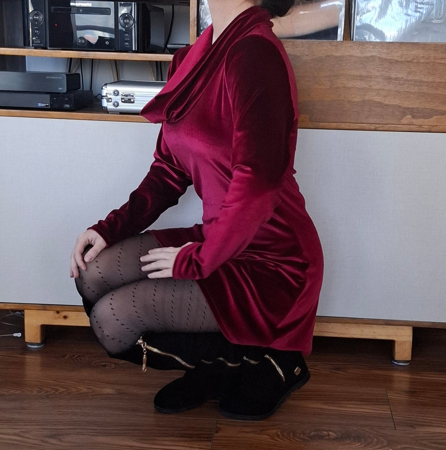 VESTIDO TERCIOPELO BURDEO CUELLO TORTUGA