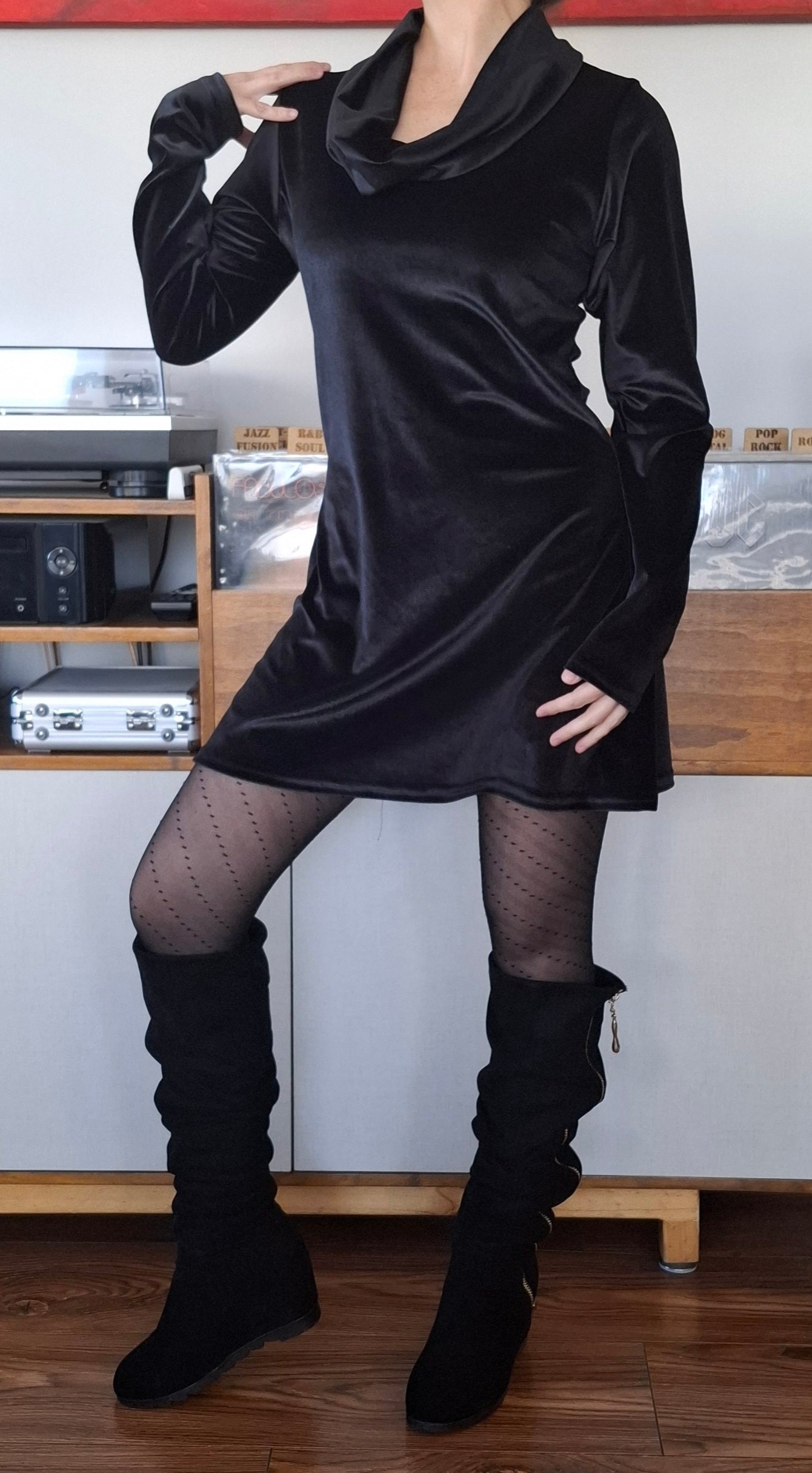 VESTIDO TERCIOPELO NEGRO CUELLO TORTUGA