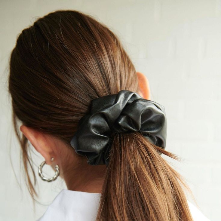 TOTO SCRUNCHIES LATEX NEGRO